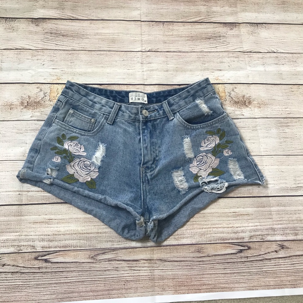 ETWO Jean Shorts - Size Medium